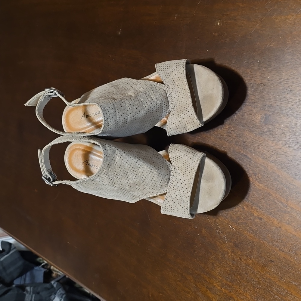 American Eagle Wedges Size 8 - Picture 2 of 12